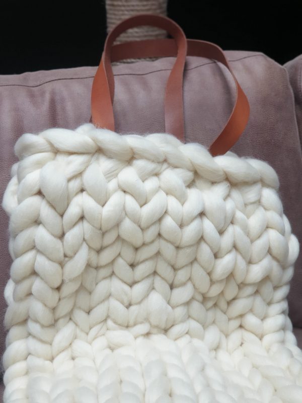 Handgemaakte handtas van zuivere Merino schapenwol in de kleur Ivory. Meer kleuren verkrijgbaar